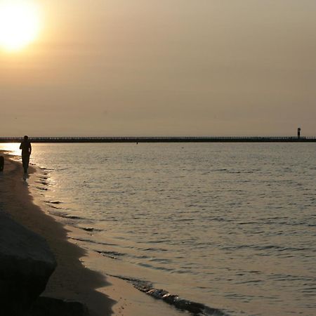 Lighthouse Inn - Two Rivers Экстерьер фото