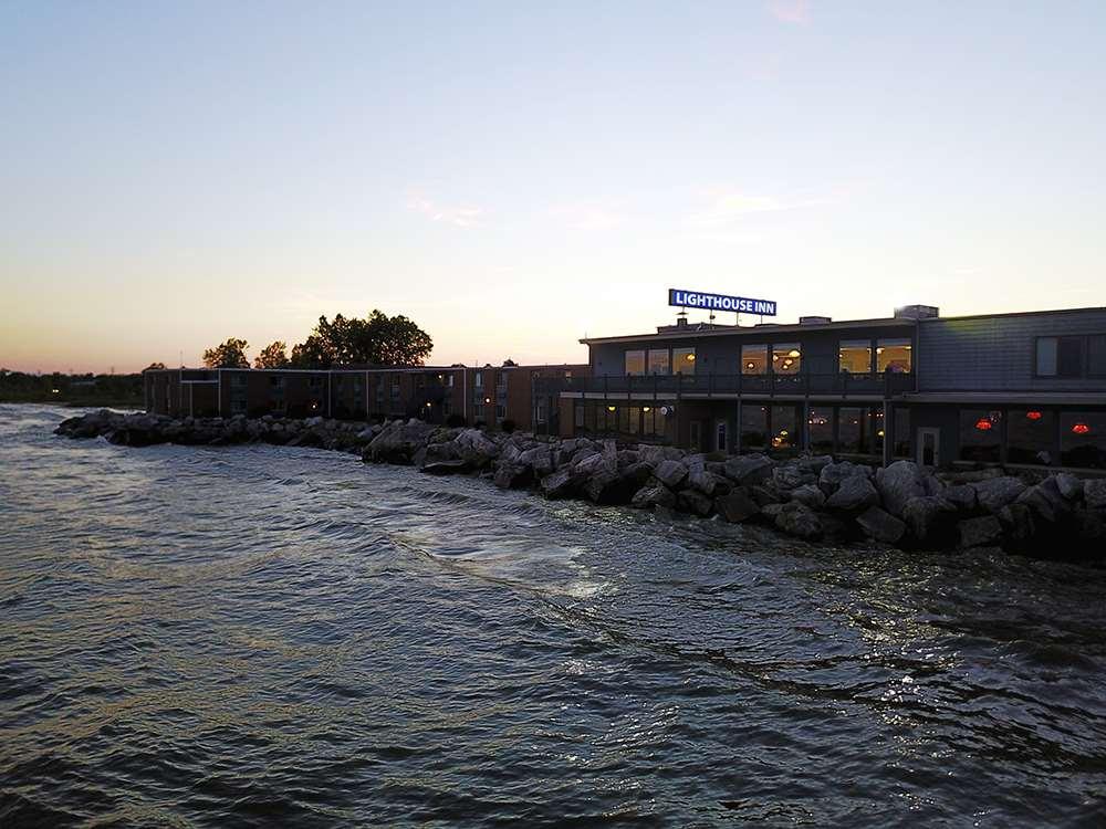 Lighthouse Inn - Two Rivers Экстерьер фото