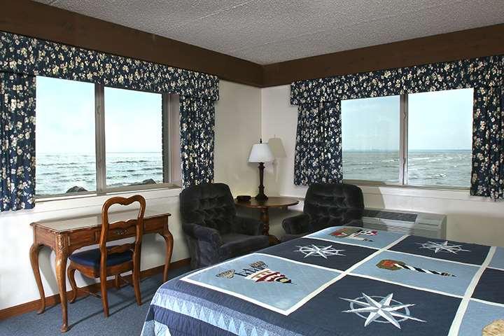 Lighthouse Inn - Two Rivers Экстерьер фото